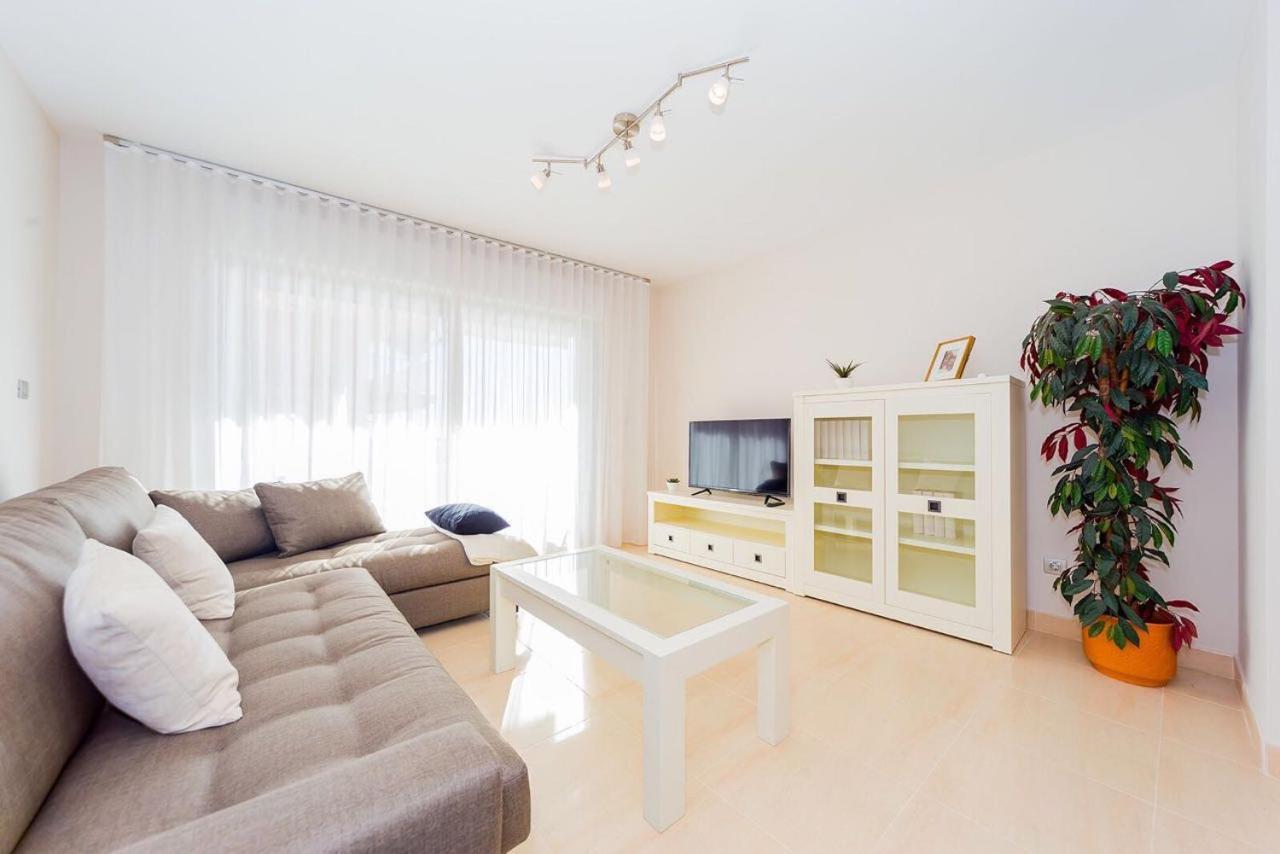 Шикарная Квартира На Первой Линии -Luxury Apartment On The First Line Sea Τορεβιέχα Εξωτερικό φωτογραφία